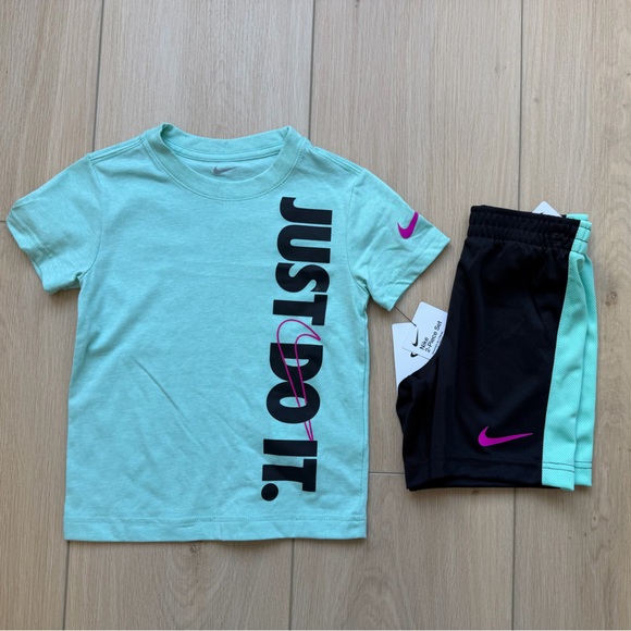 NEW Boys Nike Sets 4 & 4T - Picture 4 of 6